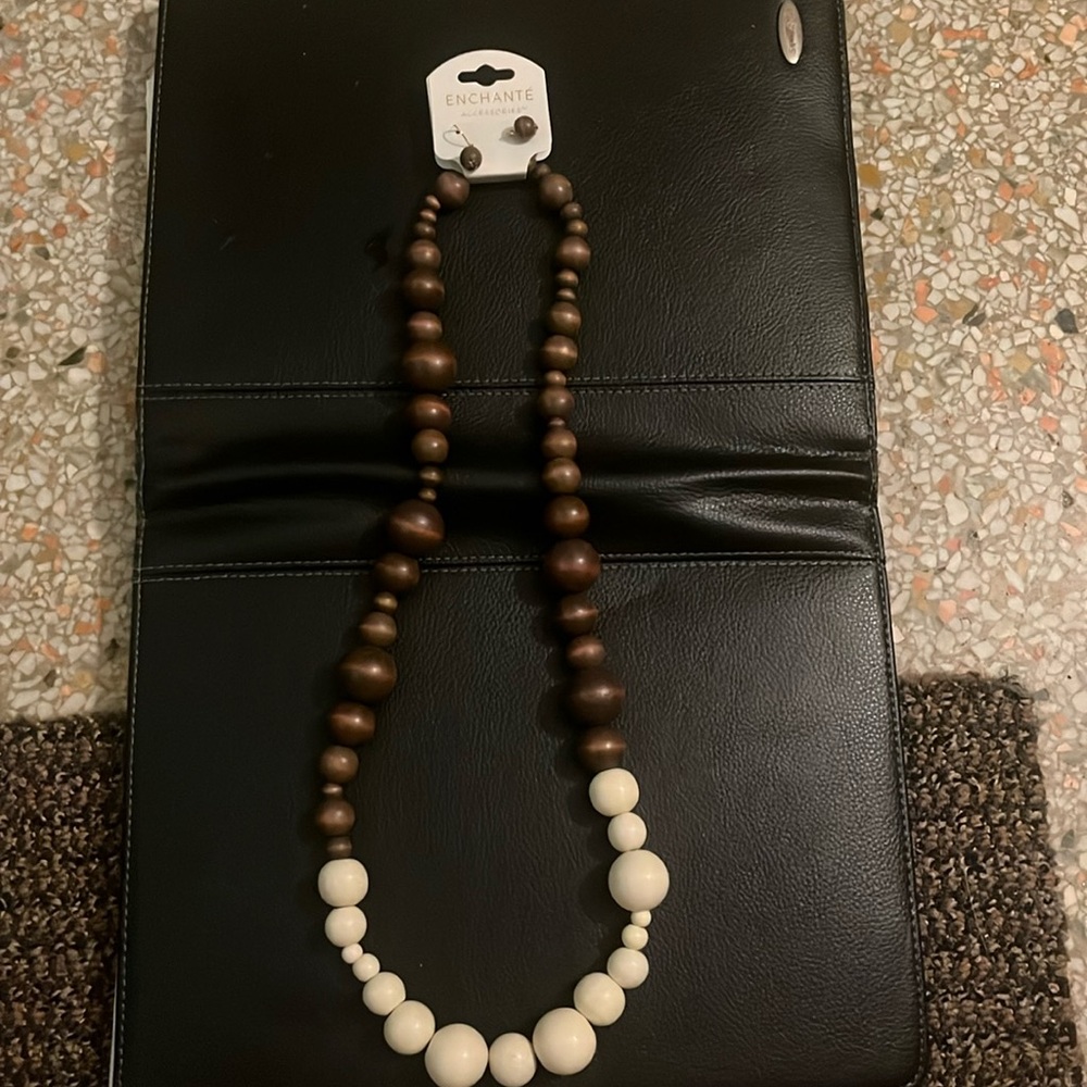 Long wooden two-tone necklace with earrings brand new with tags